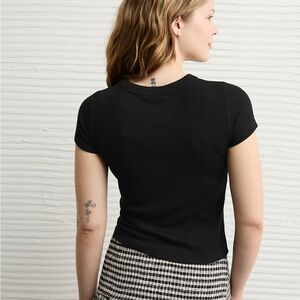 American Eagle Women’s Black Ribbed Button Cropped Baby Tee